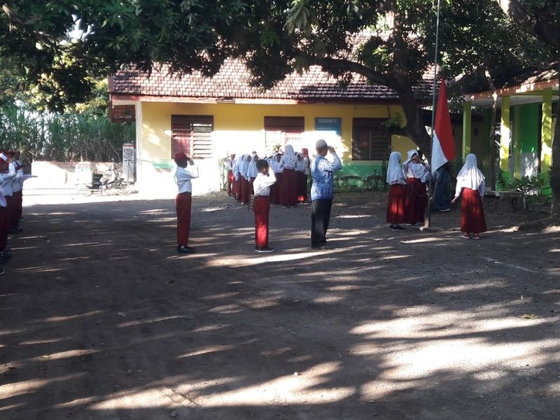 HARI PERTAMA UPACARA SETELAH LIBUR SEKOLAH
