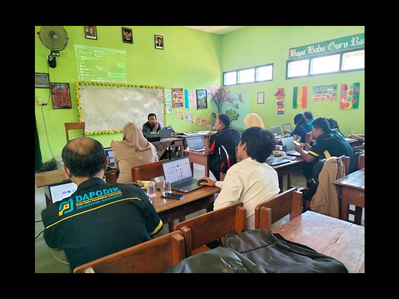 RAPAT RUTIN OPERATOR DAPODIK