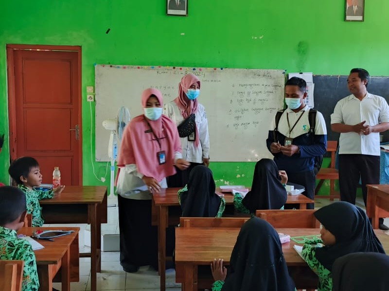 PEMBERIAN OBAT CACING DARI PIHAK PUSKESMAS
