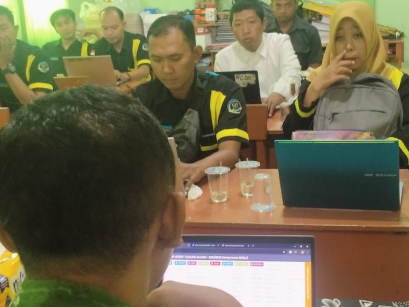 RAPAT RUTIN OPERATOR SEKOLAH