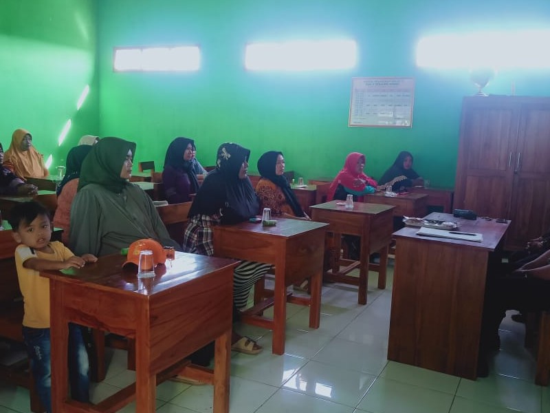 PEMBAGIAN RAPORT KEPADA SELURUH WALI MURID SISWA